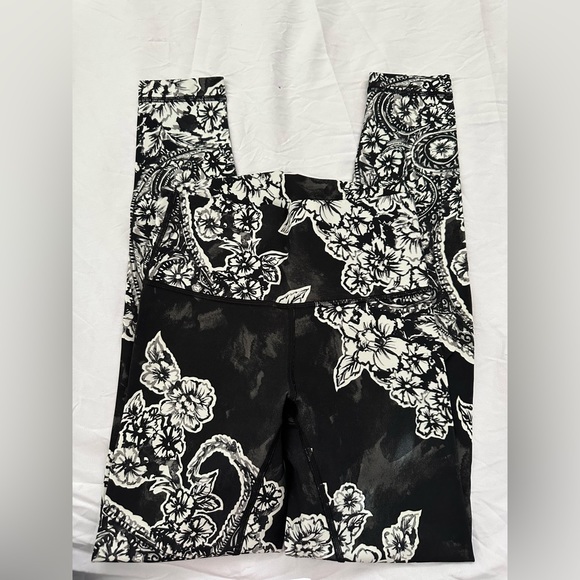 LULULEMON/Painted Paisley Leggings/4 - Picture 6 of 8